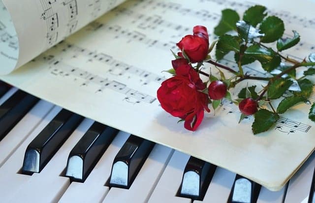 img_piano_rosas_partitura